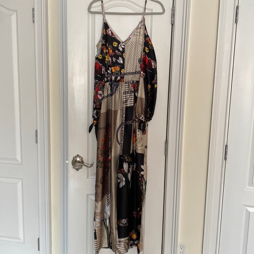 New without tag absolutely beautiful romper! Must have!